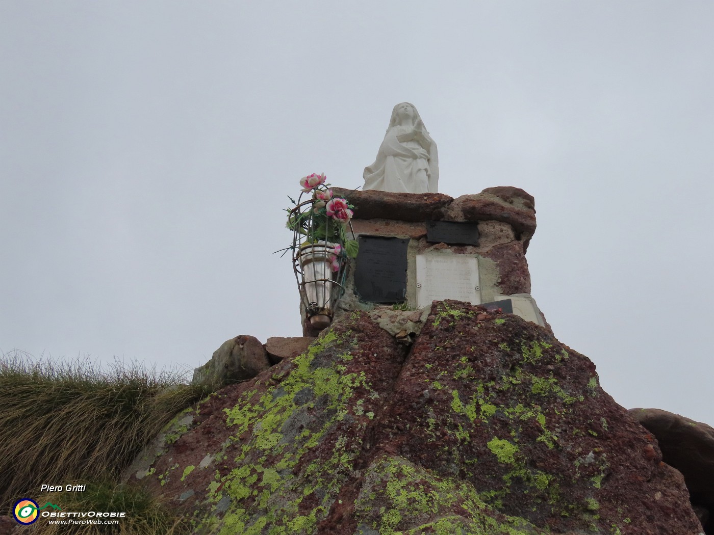 58 Alla bella Madonnina bianca (G.E.M. - Gruppo Escursionisti Mozzo) 2356 m. .JPG